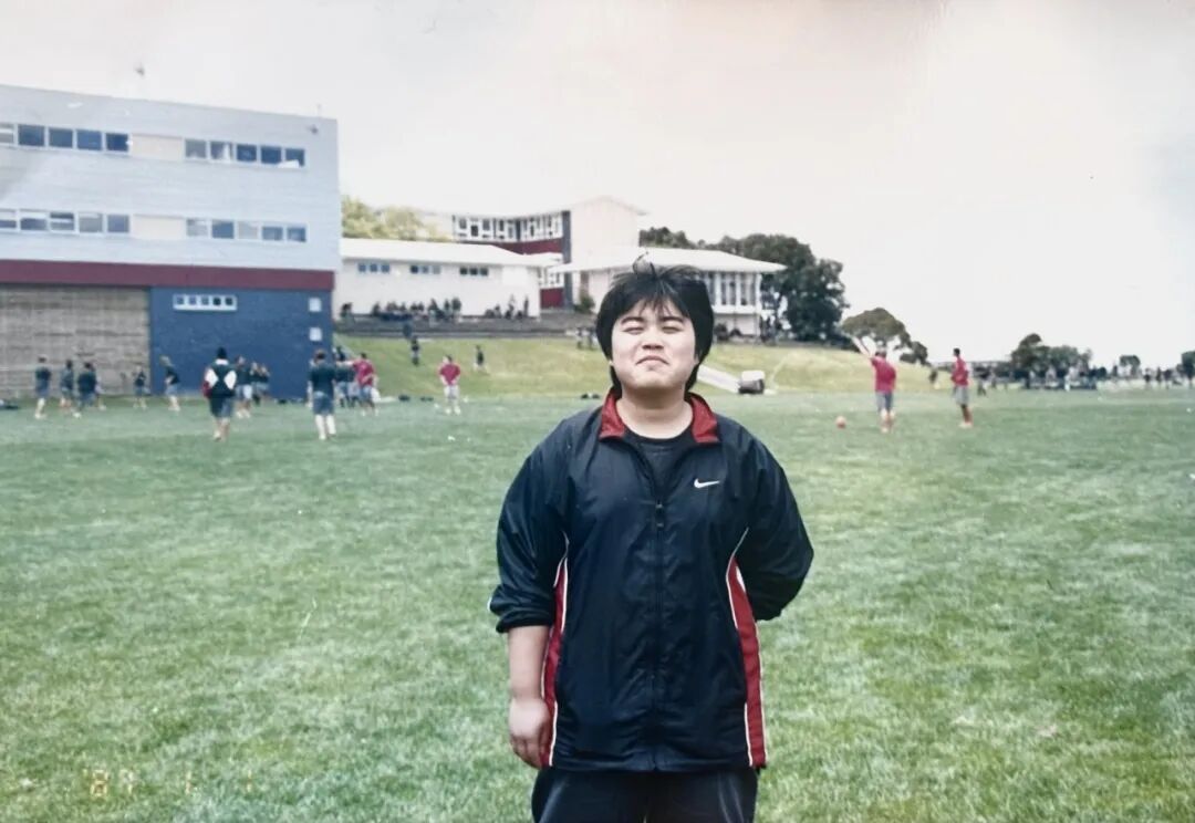 独家!16岁湖北少年远赴新西兰,20多年后纵横豪车、演艺、地产、医美、高端进口等赛道,涉五大产业……