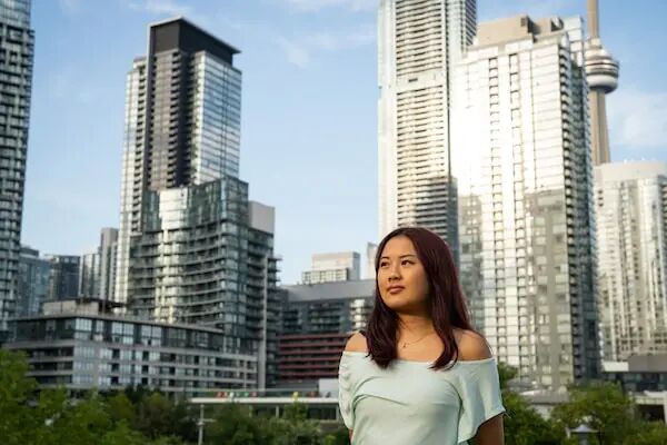 惨! 加拿大26岁华人妹子房价高位买公寓 如今每月倒贴$800 宁可出租也不卖!