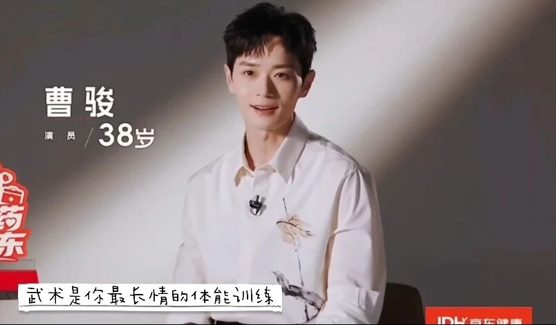 38岁“过气童星”，上披哥一夜翻红！网友：居然变这么帅了？！