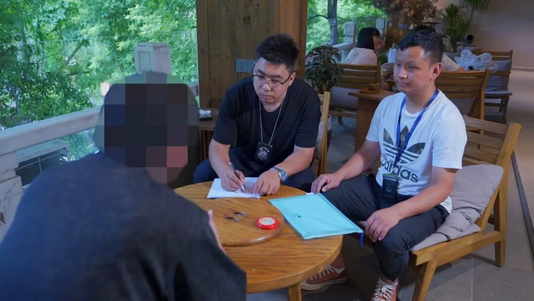 小伙赴泰国留学被倒卖至缅甸电诈园区,遭囚禁整整三个月,家属私下支付15万元把人赎回!警方提醒