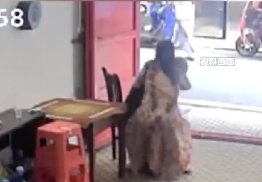 老人进店休息晕倒离世，家属索赔10万，引热议