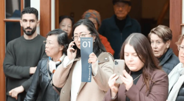 警告!澳洲房价两年暴跌10.6%,1.3万亿财富蒸发!中国政府严监管买家撤离!这是要跌回40年前?