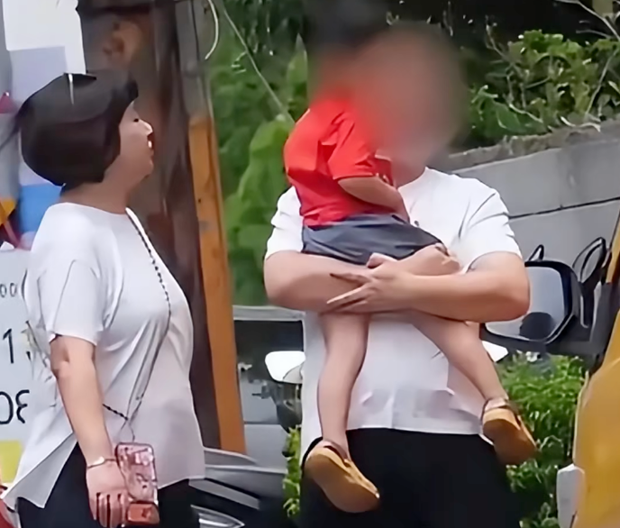 退圈2年，Selina被爆素颜近照：她怎么胖成这样了？