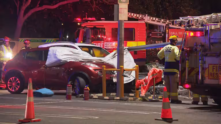 北岸超市停车场,一名行人被撞身亡