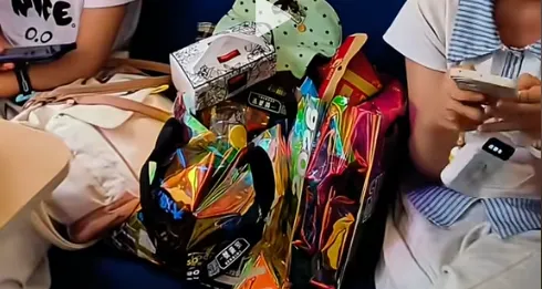 全网吵翻的“火车零食占座”有结论了,但乘客最苦的痛点还没解决