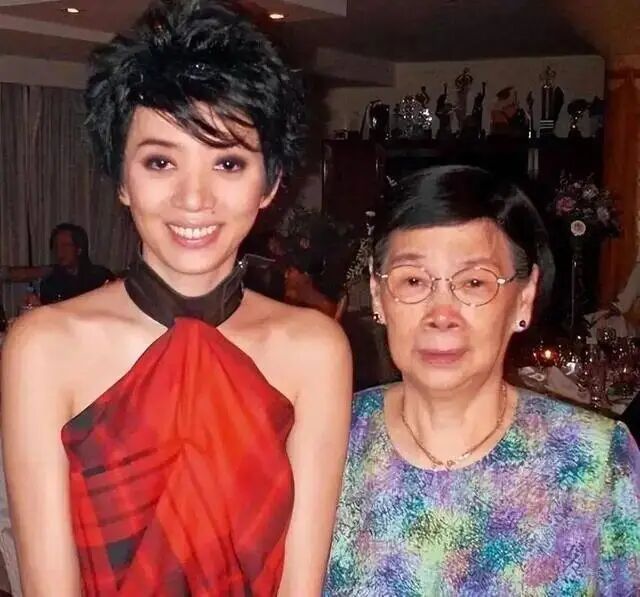 梅艳芳母亲覃美金离世,享年102岁