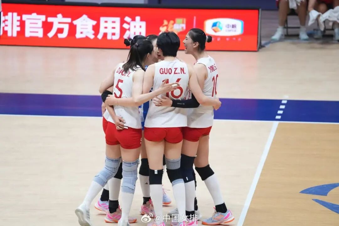 2:3惜败泰国，中国女排亚锦赛摘银，无缘洛杉矶奥运直通资格