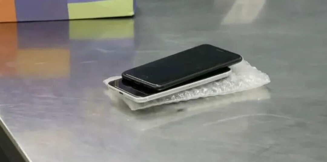 诡异!13名华人被拒入境,带的东西都一样,排队上厕所