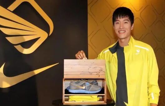 “初代体坛挨骂王”喊话上热搜,让12万网友帮自己“找出路”