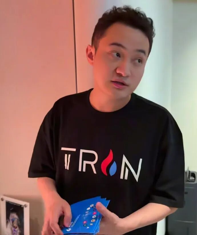 别嘲笑景甜了，特朗普也被孙宇晨吃干抹净遭遇“仅退款”，这就叫孙学！