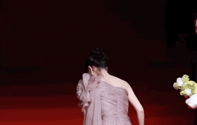 被骂“剧组夫妻”，内娱第一个受害的男明星出现了……