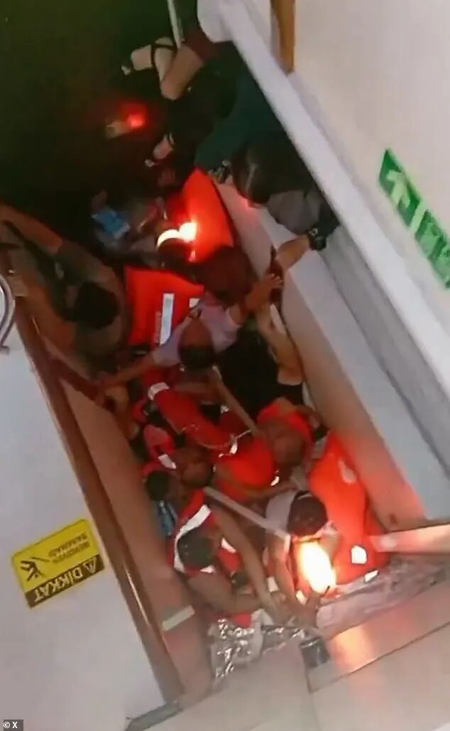 8死20失踪! 渡轮突然翻船 船长竟独自逃生! 救生衣不够 乘客被逼跳海!