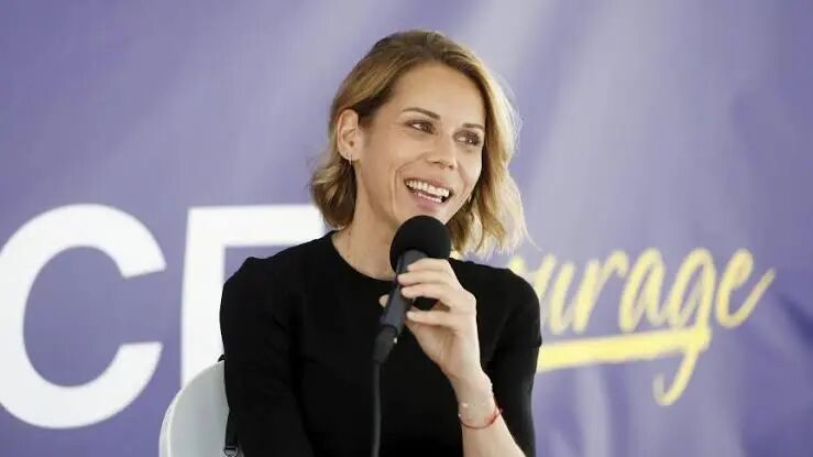 法国第一夫人女儿和小20岁男友恋情曝光,像极当年母亲老少恋!网友:这还能遗传??