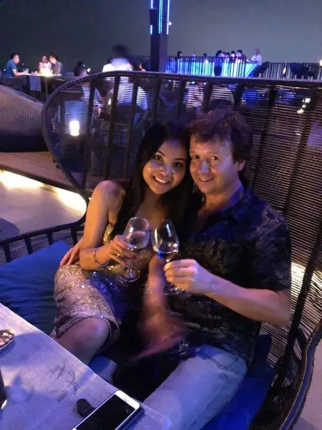 亿万富翁泰国坠亡,警方草草结案?与前妻撕X又交新女友,死后豪宅和加密钱包遭洗劫!