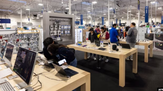 超过2.7万台假苹果设备涌入美国!竟拿去换成真机再运回国,6名华人全部获刑