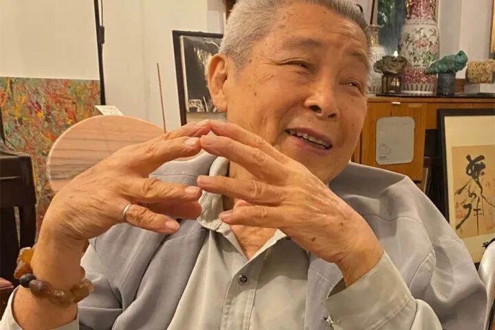 又一老戏骨去世,享年94岁!一生塑造无数经典角色,知名女演员晒合影:不舍,太不舍,网友:一代人的记忆
