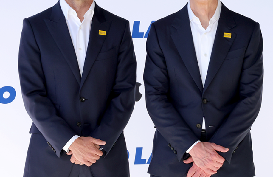 苹果新CEO上任,和库克穿成“双胞胎”!为什么老板衣服都一样,鞋却大不同