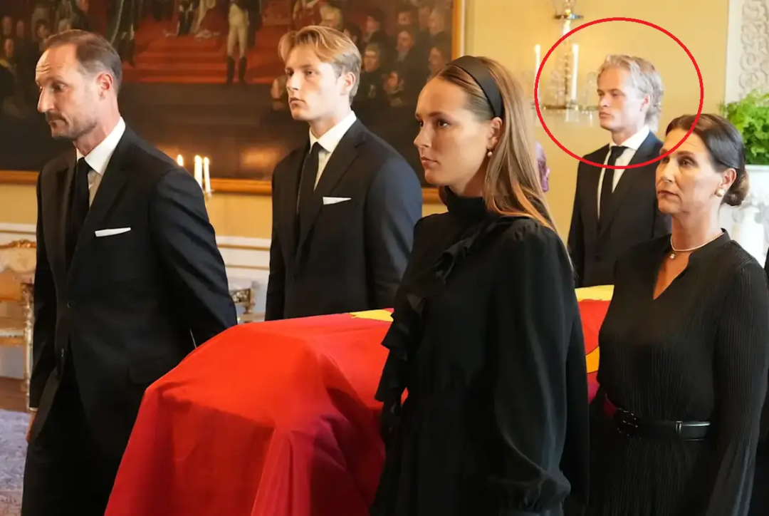 挪威王室竟让性侵犯“长孙”越狱参加国王葬礼?贴脸开大王储妹妹引狂骂:滚!