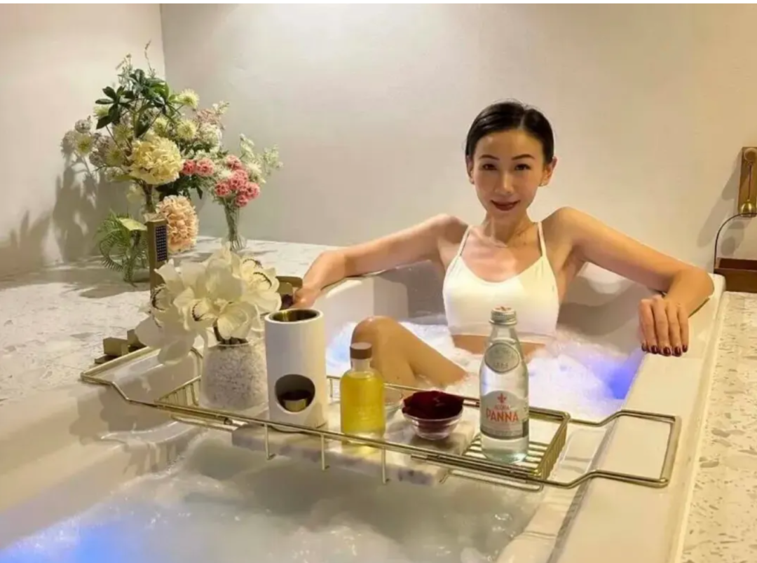 炸锅! 女星被曝未婚生两胎 曾自曝谈过29次恋爱 前任遍布多国!