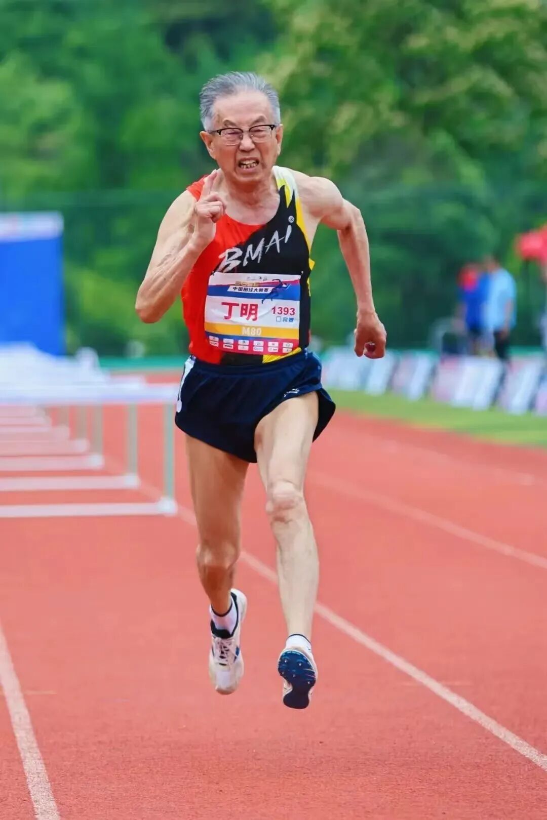 “92岁老人一跳2米远”，最近爆火的“满级人类大赛”看得人气血都足了