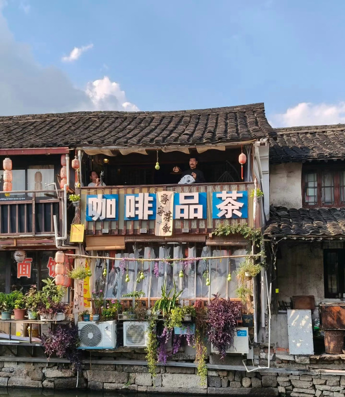 顶级赛事只能靠选手弃赛救人,救援人员临阵脱逃有错吗?
