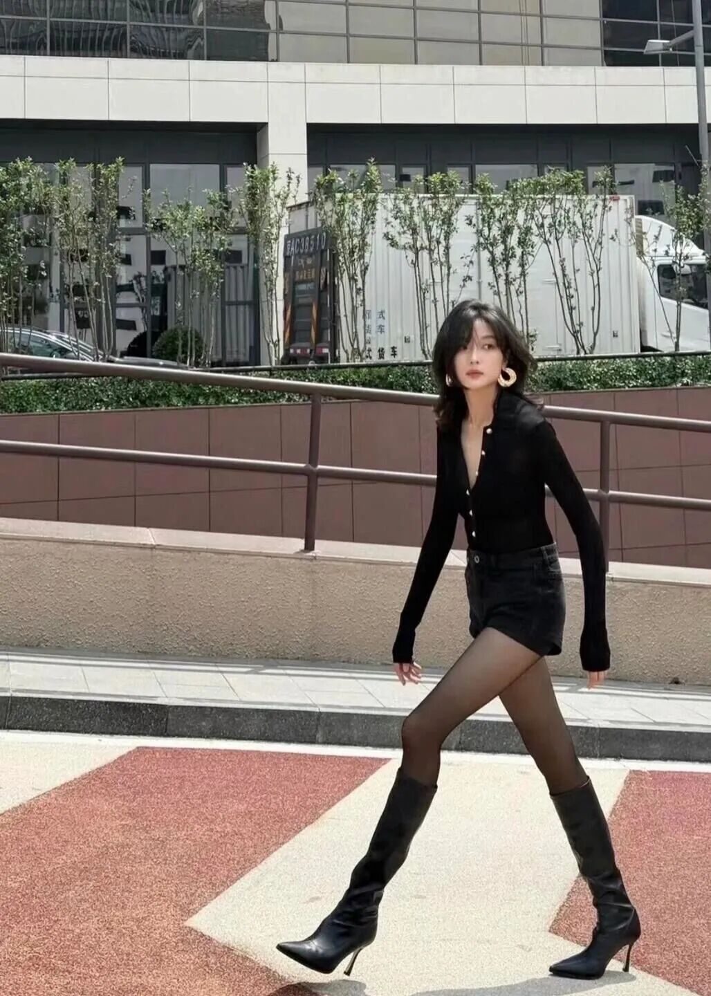 被骂“内娱普女”十年，她终于靠脸翻红了？