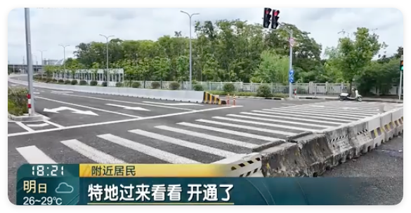 女子提溜着4岁男童骂他摸屁股猥亵，家长道歉就彻底输了