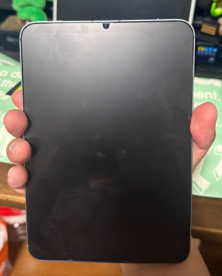 哈哈哈!iphone Duo名场面,这个手指也太长了吧!?