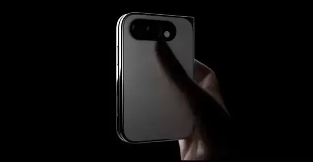 哈哈哈!iphone Duo名场面,这个手指也太长了吧!?