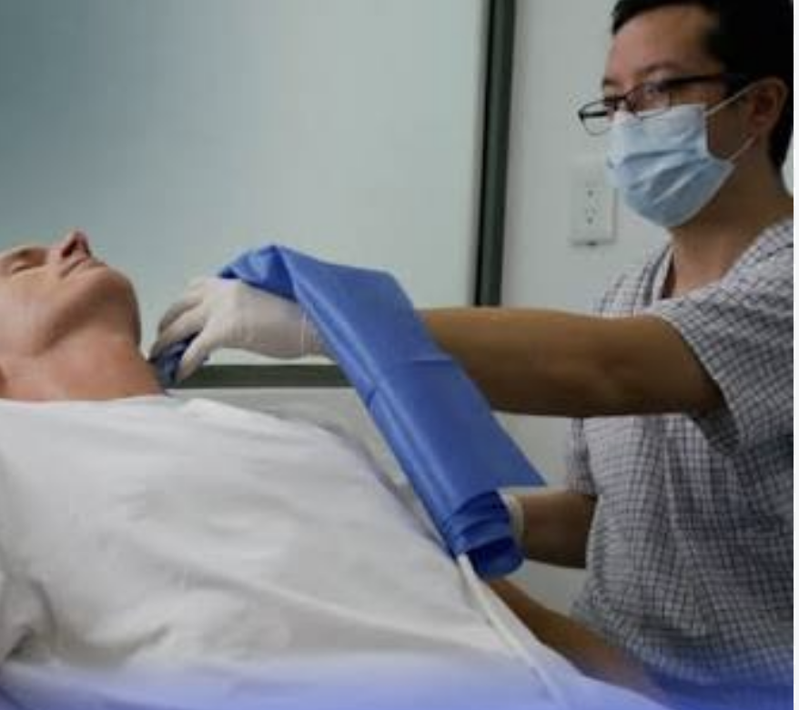 新西兰治疗没救了,25岁小伙一咬牙,飞去了中国……
