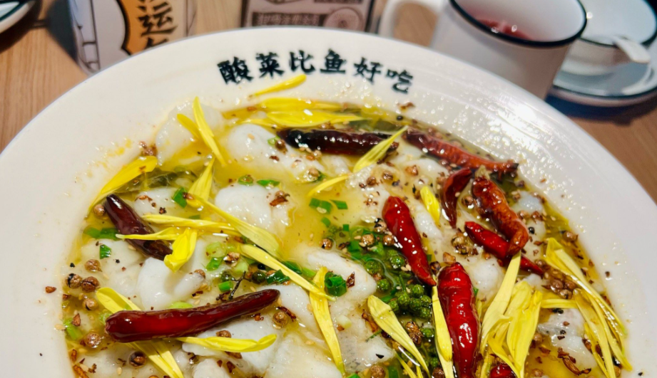 开车6小时、花3倍钱吃这昔日排队王餐厅,就为看外国人“当众出洋相”?