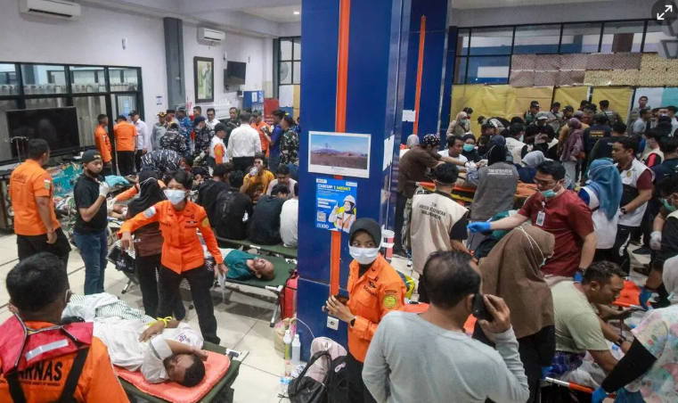 突发!至少6人遇难,100多人失踪,载有243人的渡轮海上翻覆,船龄已近40年