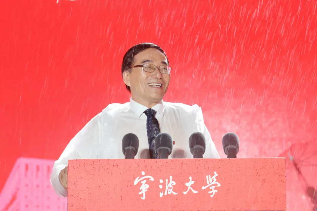 这所大学开学,校长34秒致辞火了