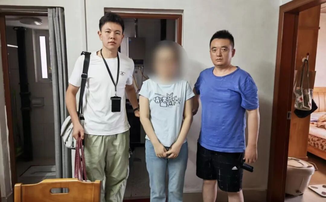 粉丝追星牵出“隐私黑产”：贩卖王鹤棣、黄晓明、刘耀文等3000多名知名艺人及网红行程，牟利220万，38人被抓