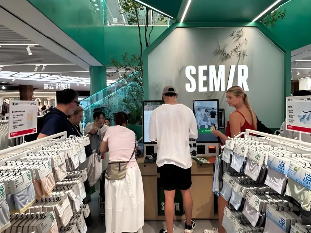 曾火遍全国,如今半年关店227家,杭州仅剩7家!05后女生:确实很便宜,一件纯棉T恤不到70块,但我不会买
