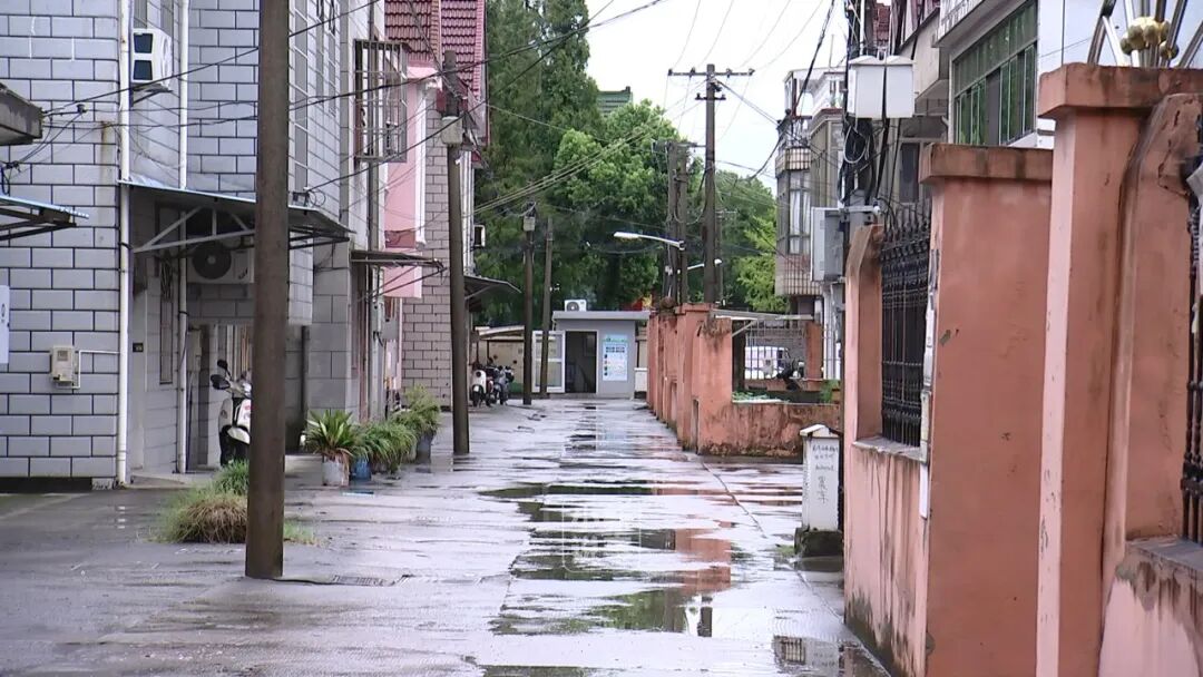 母亲过世要下葬,浙江男子询问AI选“黄道吉日”,办完丧事后亲戚出车祸重伤,家里人有怨言说日子不对,男子起诉AI要求赔礼道歉……
