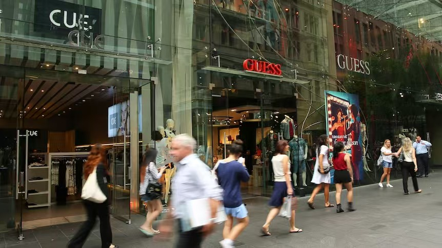 澳洲时尚品牌一夜崩塌! 51家门店悬而未决, 曾经人手一件, 很多华人买过