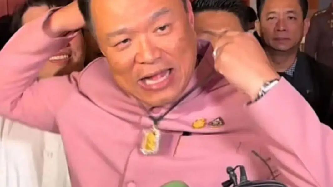 大瓜！泰国高僧在庙里和女子偷情？！还狂贪2亿多，点钞机都烧坏俩...