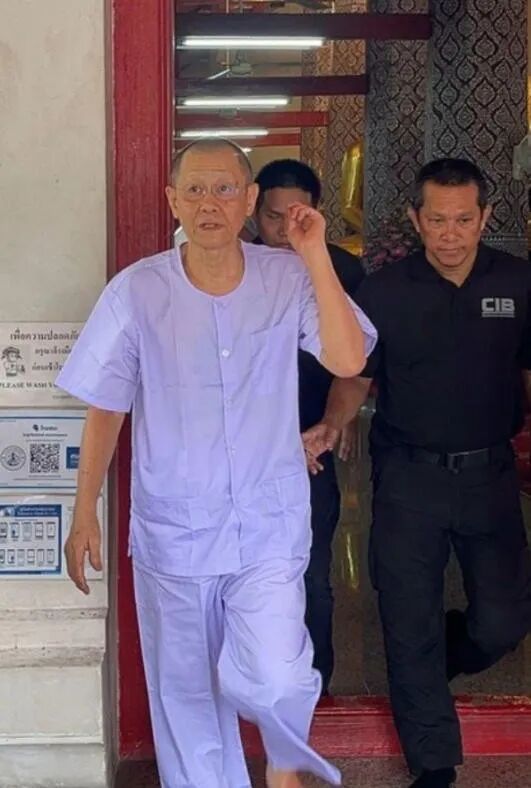 大瓜！泰国高僧在庙里和女子偷情？！还狂贪2亿多，点钞机都烧坏俩...