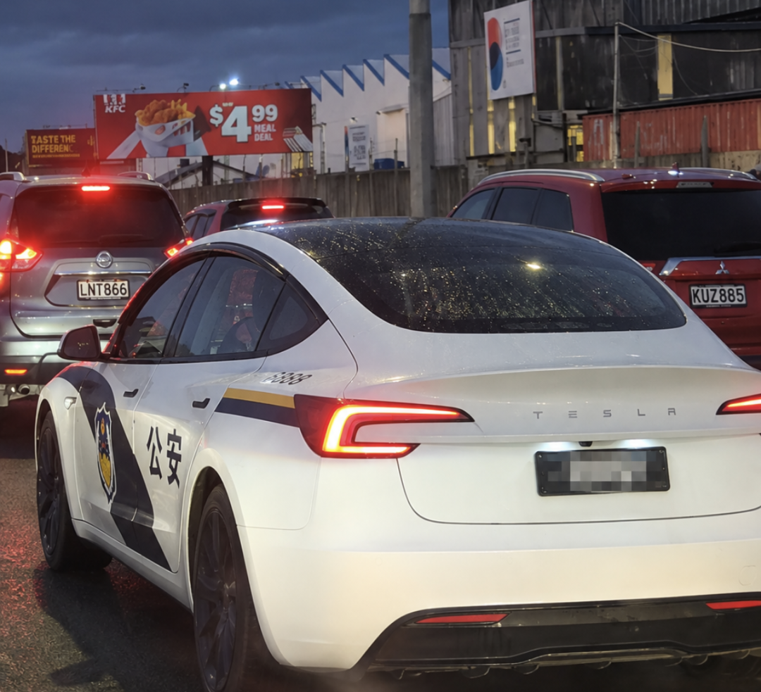 新西兰街头惊现2部中国“警车”,“令人感到不安”,警方接到4起举报!总领馆回应……