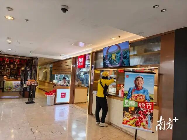 “西贝被曝将彻底倒闭”上热搜,一店员:没收到总部任何相关通知;贾国龙妻子股份全部质押