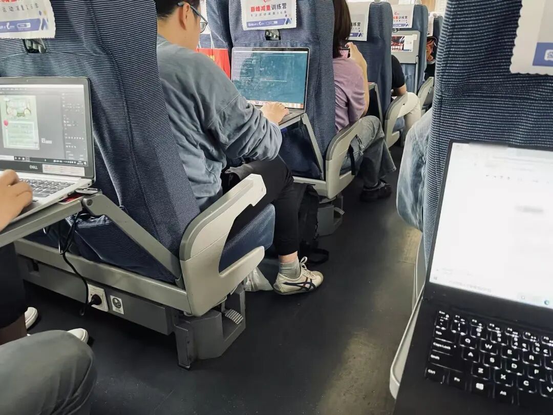 第一批「请3休13」的人,已经开始加班了