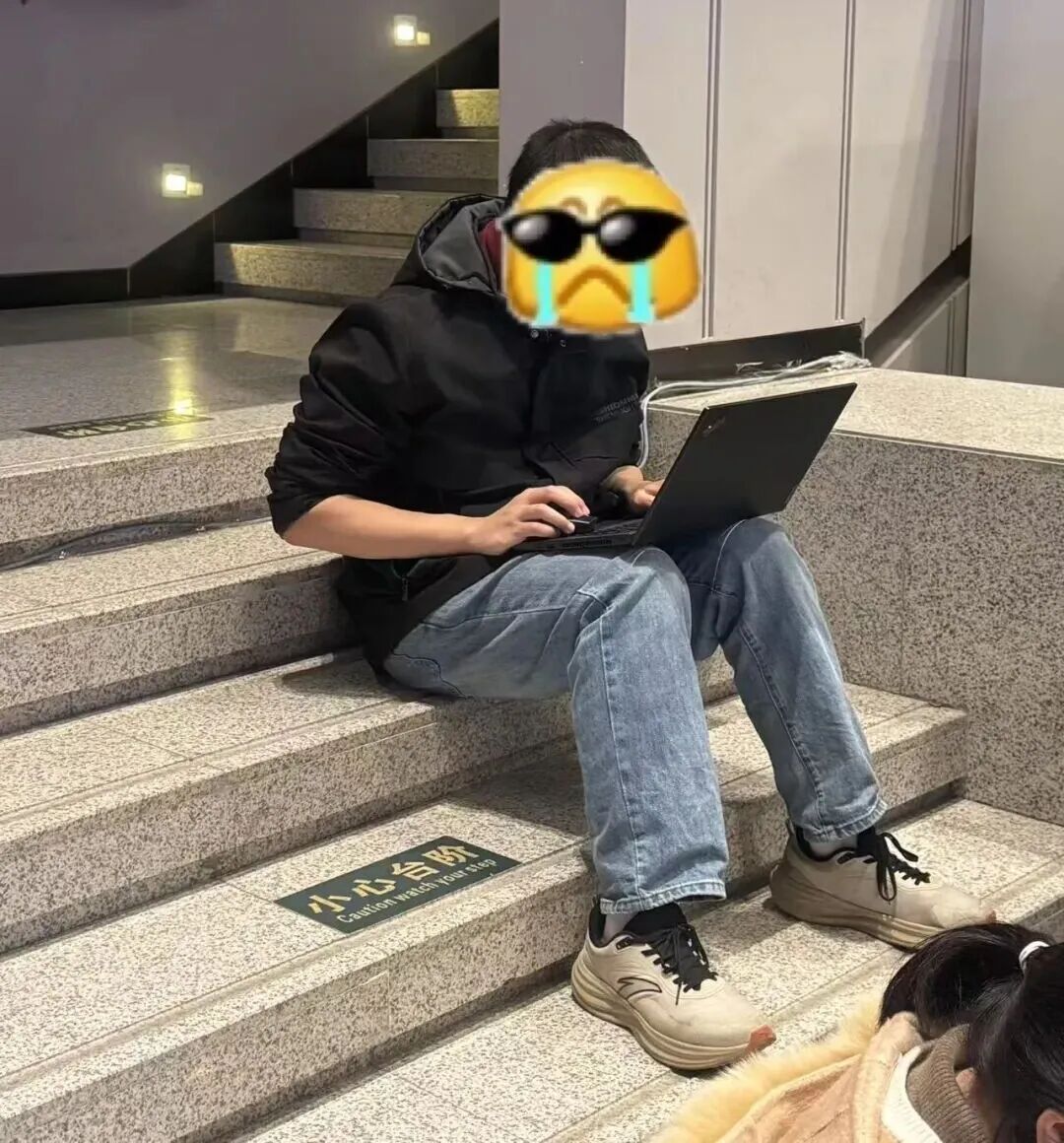 第一批「请3休13」的人,已经开始加班了
