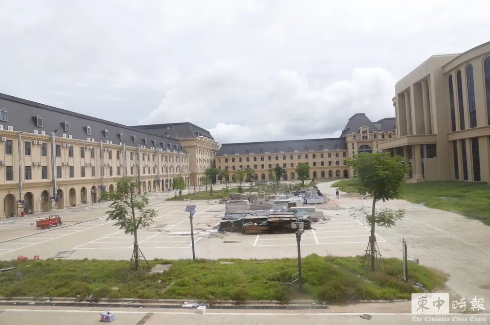 柬埔寨“8号电诈园区”内部曝光:墙上挂中文标语“请不要假装很努力,结果不会陪你演戏”,办公住宿餐饮俱全,道路装监控……
