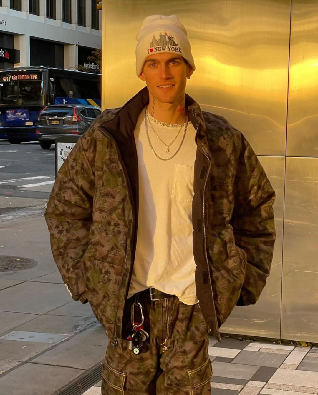 世界第1传奇超模27岁儿子死因曝光！在戒断所吸毒过量，贝克汉姆儿子、名媛希尔顿悼念！