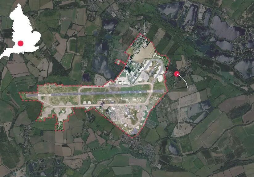 英国空军基地差点被炸??全靠村民大妈路过抓了5个恐怖分子,军方还懵着呢...