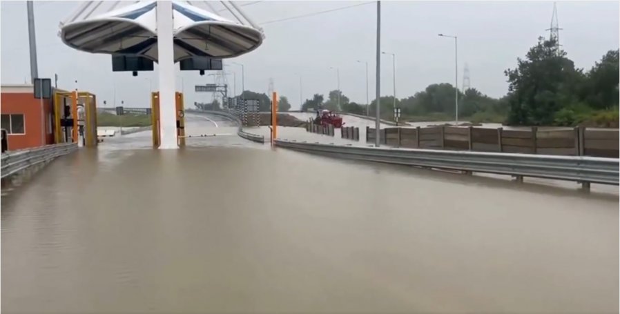 印度北方邦暴雨引发洪水,已致81死