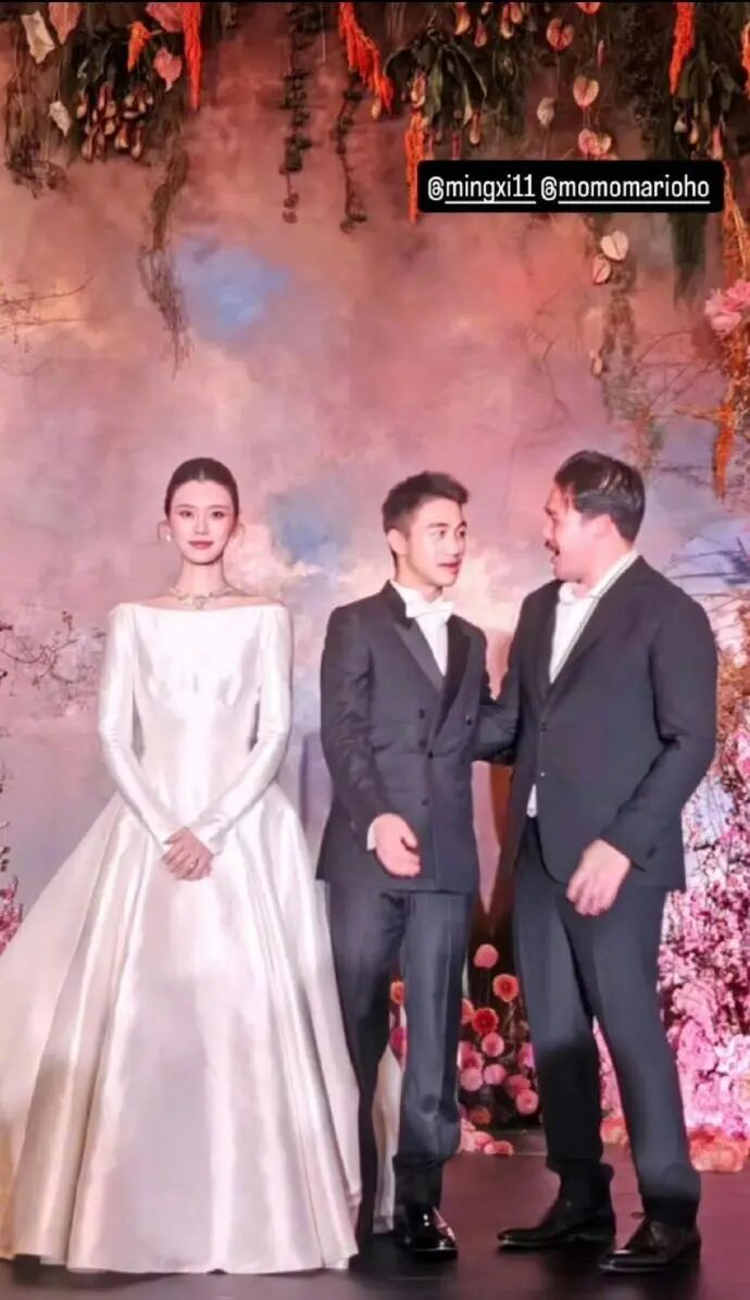 奚梦瑶、何猷君举办婚礼答谢宴,四太梁安琪罕见公开致谢儿媳