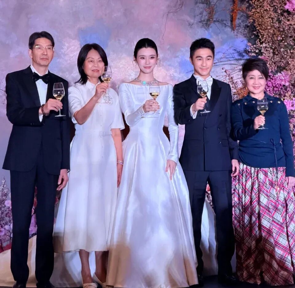 奚梦瑶澳门婚礼站C位!何超琼、甘比送祝福,半个港澳名流圈都来了