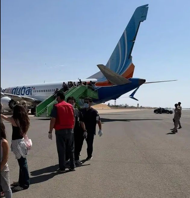 突发！国际航班空中惊魂，副机长持刀刺伤机长！载180人客机骤降1.4万英尺，惊动战机升空、领空紧急关闭